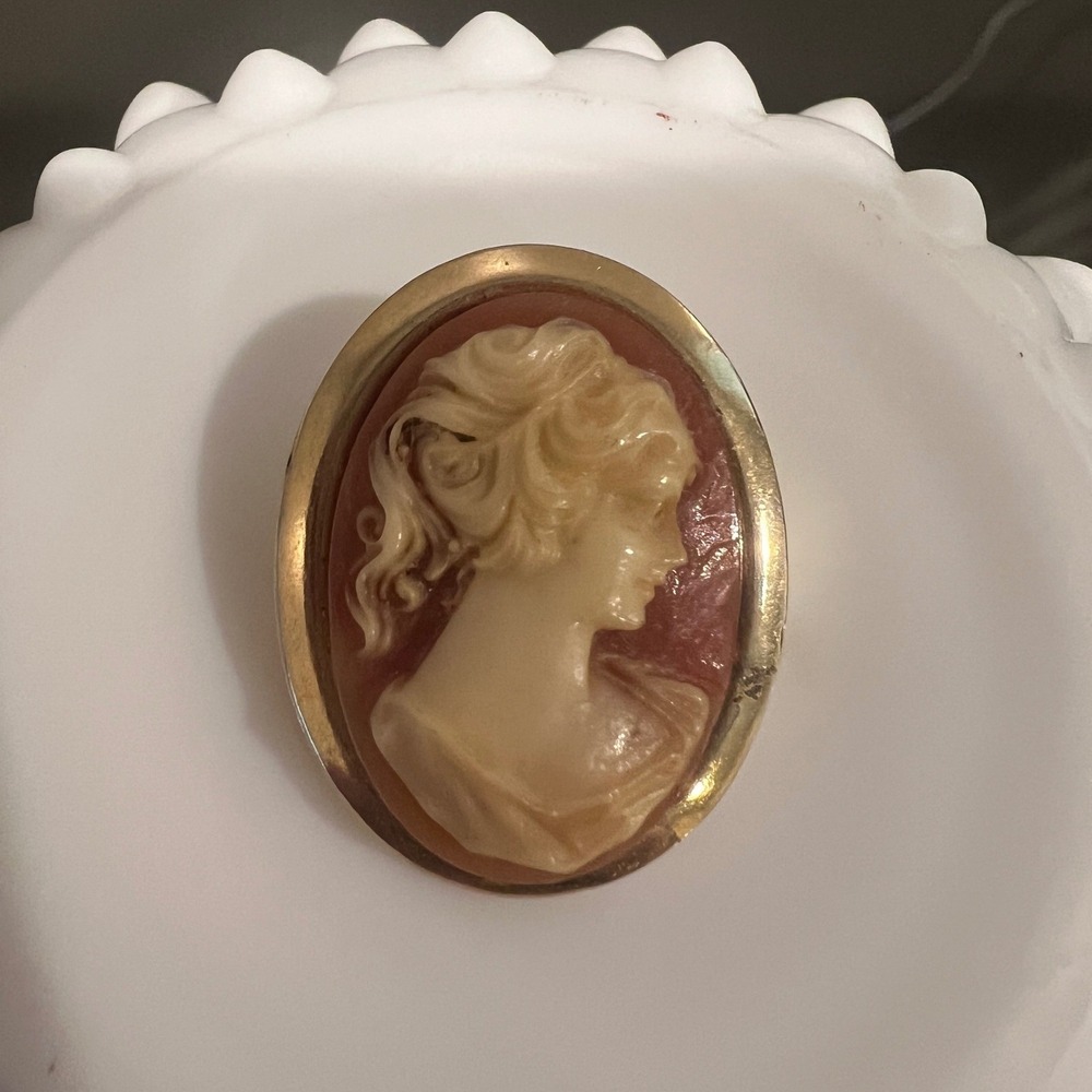 Vtg Victorian Style Gold Tone Oval Cameo Brooch Pin Elegant Woman Profile